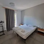 Subtub Hostel Makarska